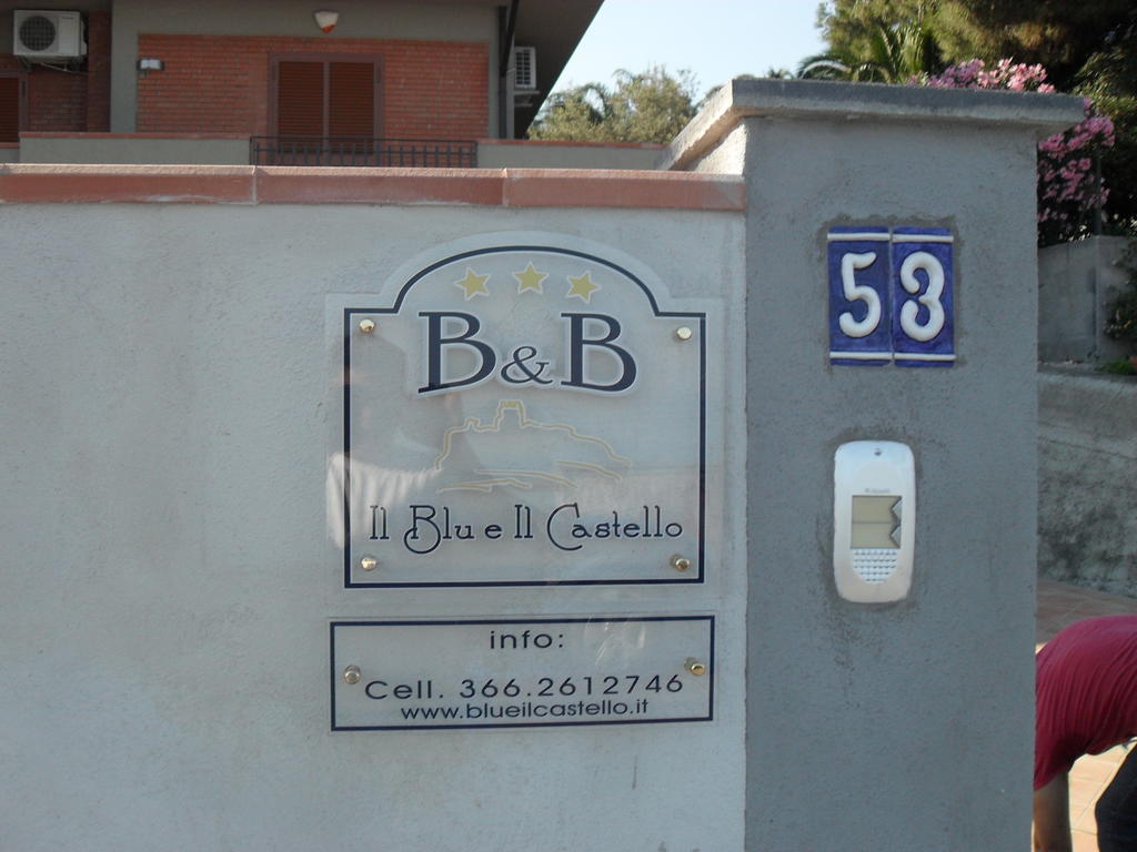 B&B Blu E Il Castello Aci Castello Exterior foto